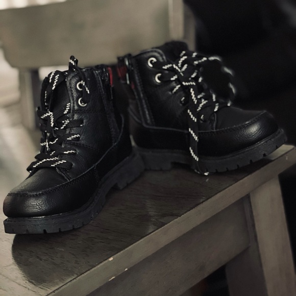 Carter’s Maestro boots - Picture 2 of 6